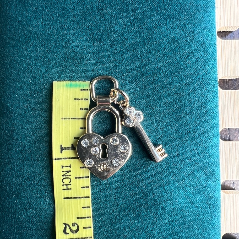 Gold tone CC lock and key zipper pull replacement/charm - Picture 3 of 4